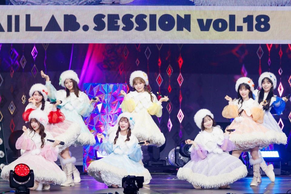 　かわいらしくパフォーマンスするＣＵＴＩＥ　ＳＴＲＥＥＴ（撮影：ヨシモリユウナ）