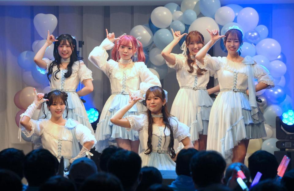 　２周年記念ライブを行ったｍｙ　ｆａｖ（前列左から）古松華、西村瑠香、（後列同）黒瀬梨花、園田一花、田中美帆、川又あん奈（撮影・伊藤笙子）