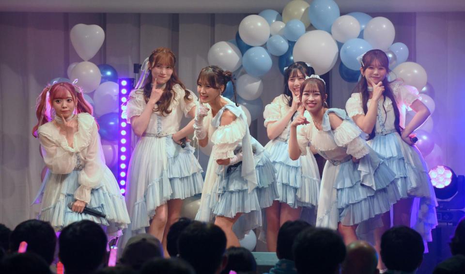 　２周年記念ライブを行ったｍｙ　ｆａｖ（左から）園田一花、田中美帆、古松華、黒瀬梨花、川又あん奈、西村瑠香（撮影・伊藤笙子）