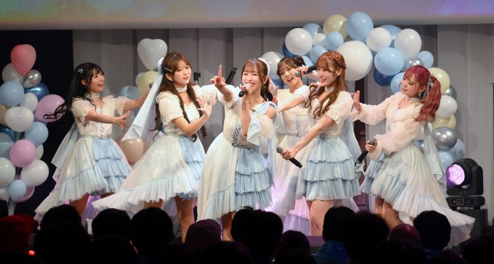 　２周年記念ライブを行ったｍｙ　ｆａｖ（左から）黒瀬梨花、西村瑠香、川又あん奈、古松華、田中美帆、園田一花（撮影・伊藤笙子）