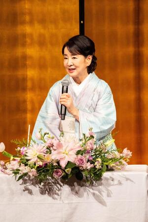 　写真集「吉永小百合」刊行記念サイン本お渡し会を行った吉永小百合