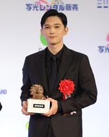 　主演男優賞を受賞した吉沢亮（撮影・西岡正）