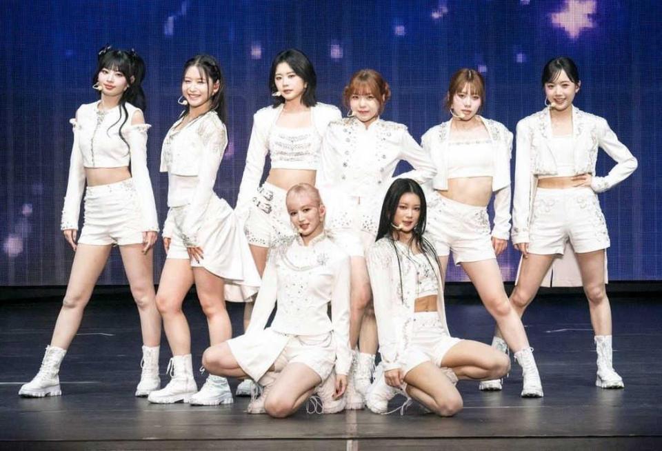 　華やかなパフォーマンスで魅了したＭＥ：Ｉ　©ＬＡＰＯＮＥ　ＧＩＲＬＳ