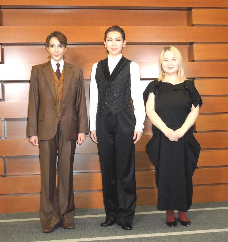 　ダンス×朗読「マイ　フレンド　ジキル」取材会に出席した（左から）柚希礼音、湖月わたる、瀬戸山美咲氏