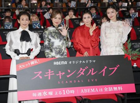 　イベントに登場した（左から）鈴木保奈美、川口春奈、柴咲コウ、茅島みずき（撮影・佐々木彰尚）