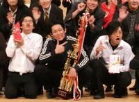 　（前列左から）榎本淳、カミムラ、刈屋そうめん＝都内