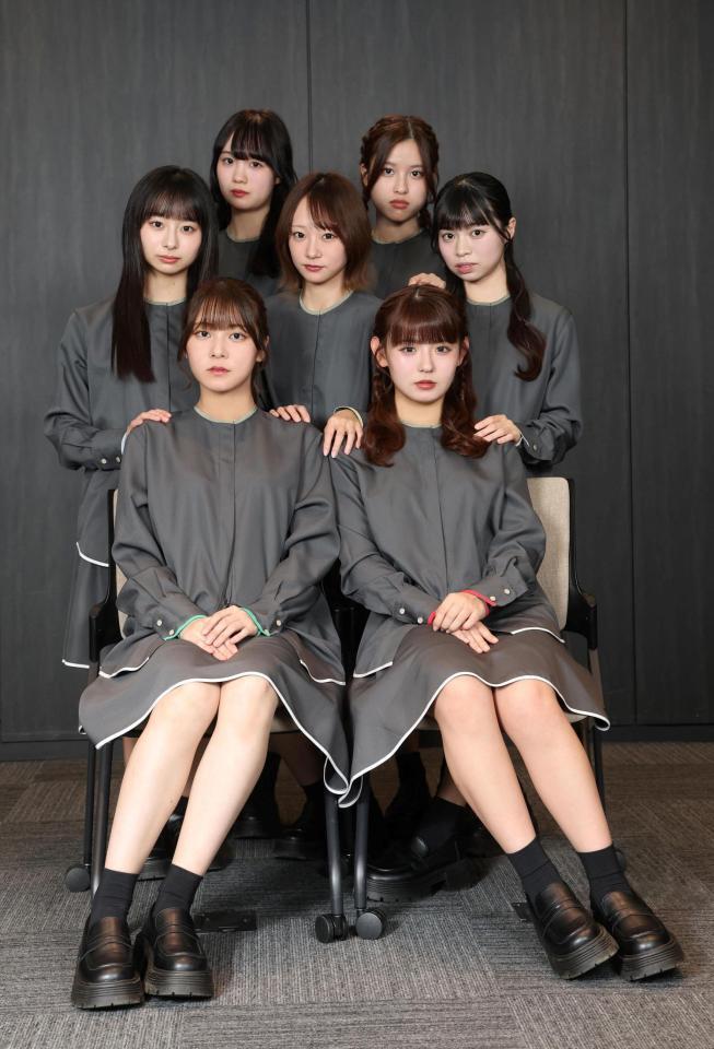 　２ｎｄシングルをリリースした（前列左から）ＢＮＳＩのＳＡＫＩ、ＬＩＳＡ、（中列左から）ＬＩＬＩ、ＭＡＹＡ、ＡＩ、（後列左から）ＲＥＩ、ＹＵＩ