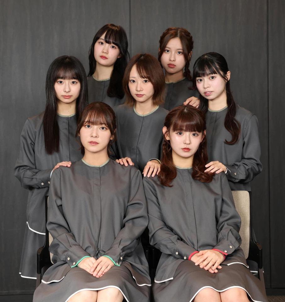 ２ｎｄシングルをリリースした（前列左から）ＢＮＳＩのＳＡＫＩ、ＬＩＳＡ、（中列左から）ＬＩＬＩ、ＭＡＹＡ、ＡＩ、（後列左から）ＲＥＩ、ＹＵＩ