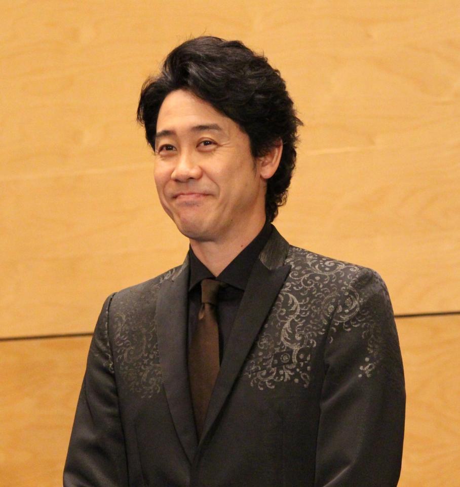 　笑顔を見せる大泉洋