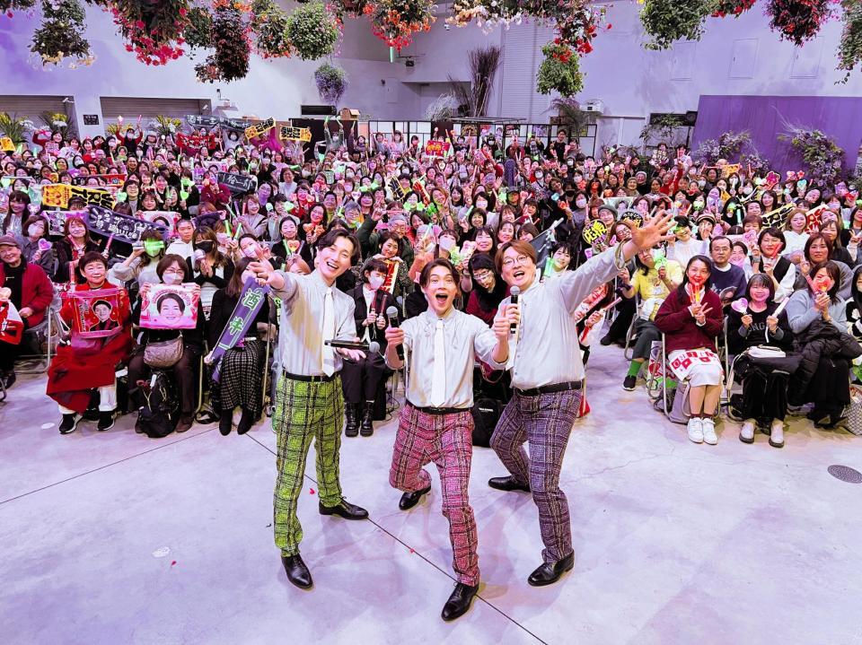 　新曲リリースなどをサプライズ発表した純烈