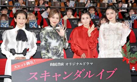 　イベントに登場した（左から）鈴木保奈美、川口春奈、柴咲コウ、茅島みずき（撮影・佐々木彰尚）