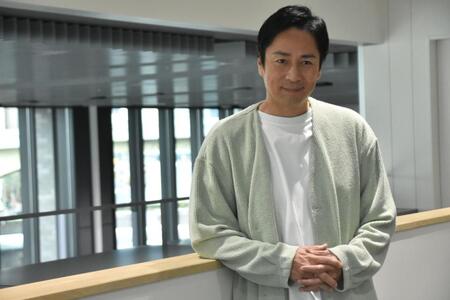 　不敵な笑みを見せるチュートリアル・徳井義実