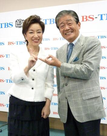 　関口宏（右）と三雲孝江アナウンサー＝２０１０年