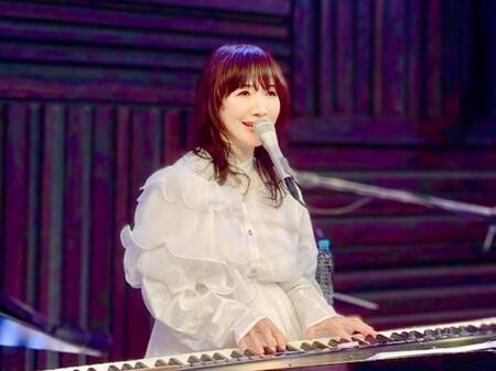 　人生初の弾き語りツアーを行っている平松愛理