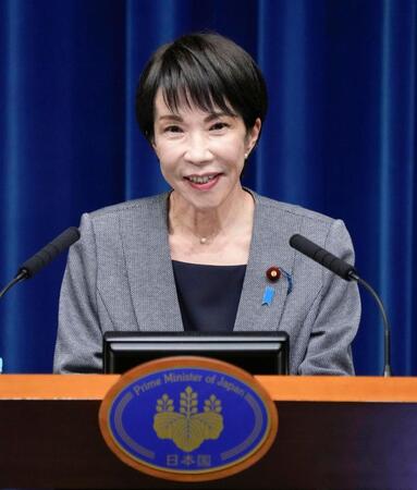 　臨時国会が閉幕し、記者会見する高市首相＝17日午後