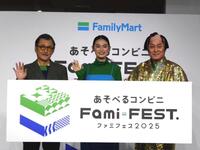 　撮影に応じる（左から）吉田鋼太郎、八木莉可子、松平健