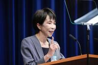 　臨時国会が閉幕し、記者会見する高市首相＝17日午後