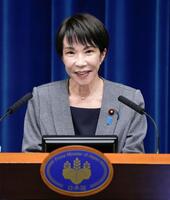 　臨時国会が閉幕し、記者会見する高市首相＝17日午後