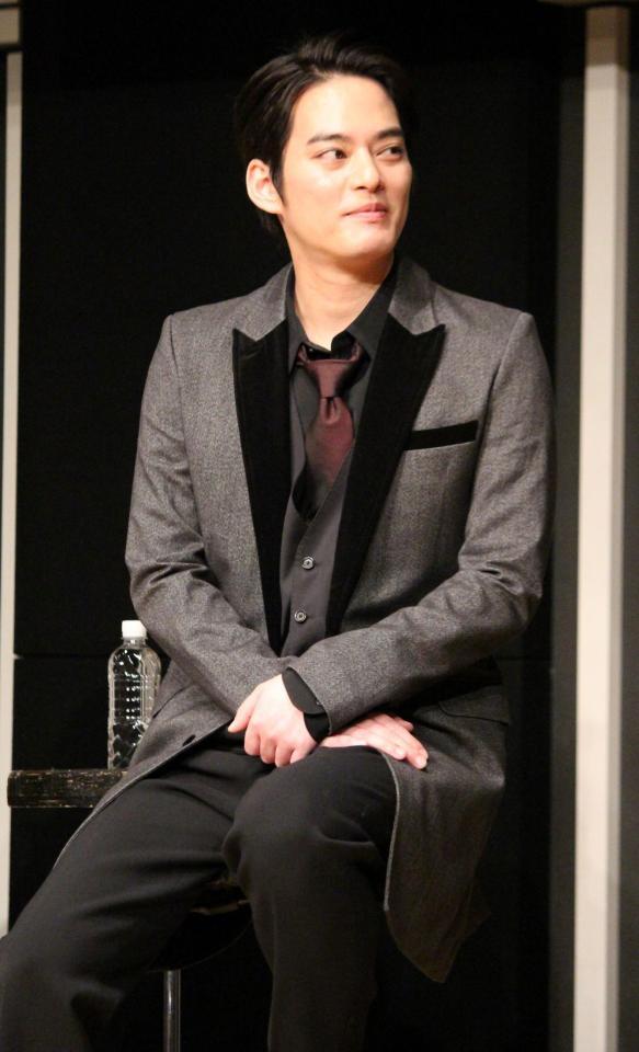 　会見に出席した中山優馬