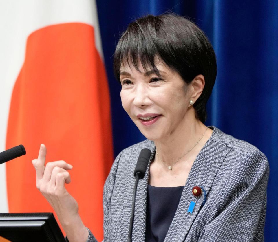 　臨時国会が閉幕し、記者会見する高市首相＝17日午後