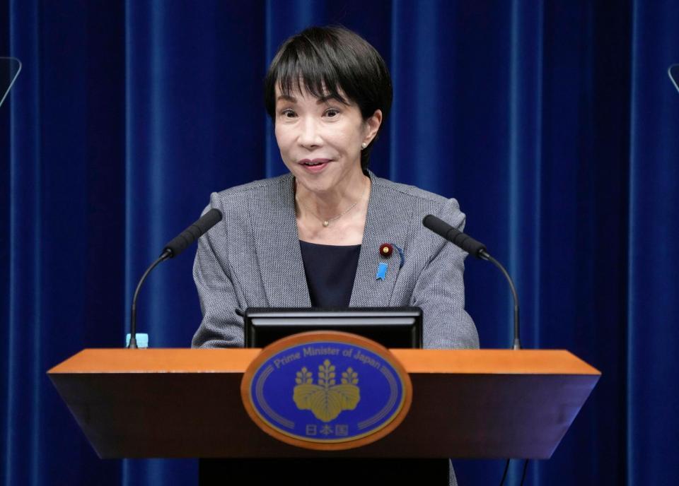 　臨時国会が閉幕し、記者会見する高市首相＝17日午後