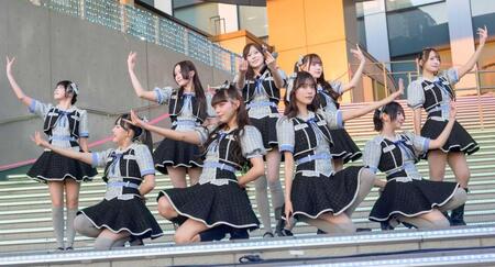 　パフォーマンスをする高嶺のなでしこ（Ｐｈｏｔｏ　ｂｙ　林晋介）