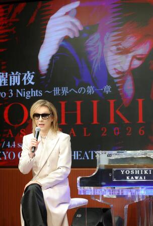 　会見するＹＯＳＨＩＫＩ（撮影・吉澤敬太）