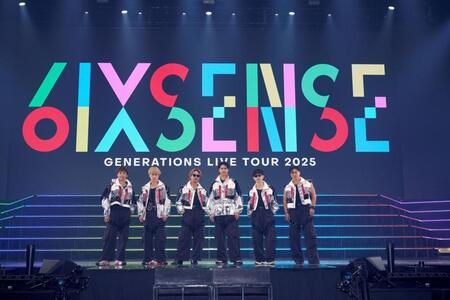 　最終地のステージでポーズを決めるＧＥＮＥＲＡＴＩＯＮＳの（左から）小森隼、白濱亜嵐、数原龍友、片寄涼太、佐野玲於、中務裕太