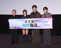 　映画「天文館探偵物語」公開御礼舞台あいさつに登壇した（左から）諸江亮監督、大原優乃、寺西拓人、肥後遼太郎（撮影・伊藤笙子）