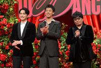 　Ｎｅｔｆｌｉｘ映画「１０ＤＡＮＣＥ」配信記念イベントに登場した（左から）町田啓太、竹内涼真、大友啓史監督（撮影・伊藤笙子）
