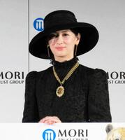 　貴婦人に扮（ふん）して登場した北川景子