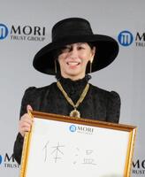 　貴婦人に扮（ふん）して登場した北川景子