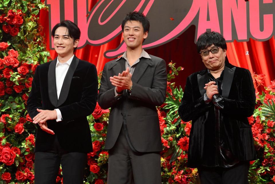 　Ｎｅｔｆｌｉｘ映画「１０ＤＡＮＣＥ」配信記念イベントに登場した（左から）町田啓太、竹内涼真、大友啓史監督（撮影・伊藤笙子）