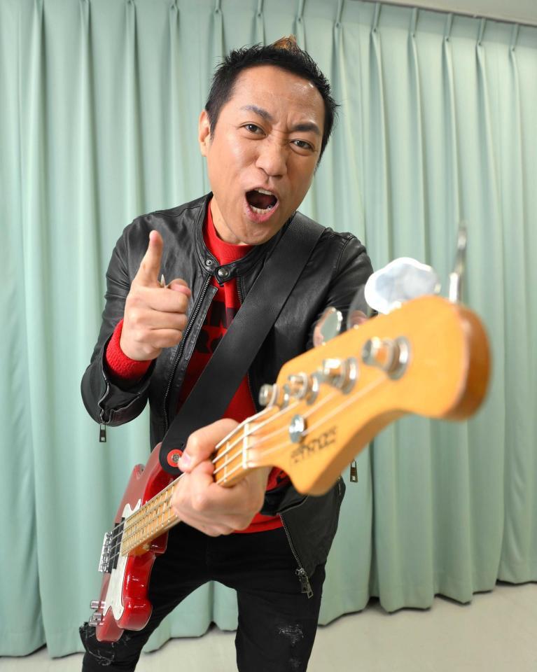 　お笑い芸人、ミュージシャン、ものまね、プロデューサー…数え切れない肩書を持つはなわ（撮影・伊藤笙子）