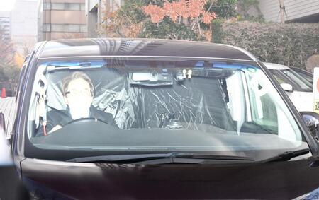 　公判を終え裁判所を後にする清水尋也被告を乗せていると思われる車両＝東京地方裁判所
