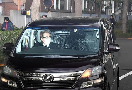 　裁判所に入る清水尋也被告を乗せていると思われる車両＝東京地方裁判所