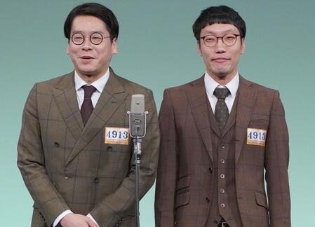 　男性ブランコ・浦井のりひろ（左）と平井まさあき