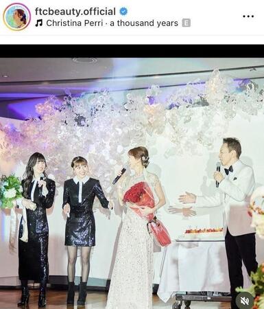 ２人の娘と家族で。君島十和子さんのインスタグラム＠ｆｔｃｂｅａｕｔｙ．ｏｆｆｉｃｉａｌ（１２月１８日付）より 