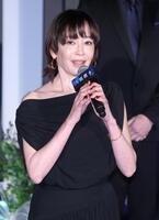 　あいさつする宮沢りえ（撮影・金田祐二）