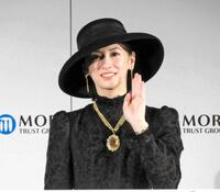 　貴婦人の衣装で出席した北川景子