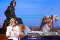 　サウジアラビアでラグダに乗ったことを話すＹＯＳＨＩＫＩ（撮影・吉澤敬太）