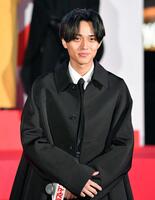 　レッドカーペットに登場した永瀬廉