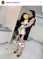 大減量した華原朋美。９月７日付のインスタグラム＠ｔｏｍｏｍｉ＿ｋａｋａｌａより 