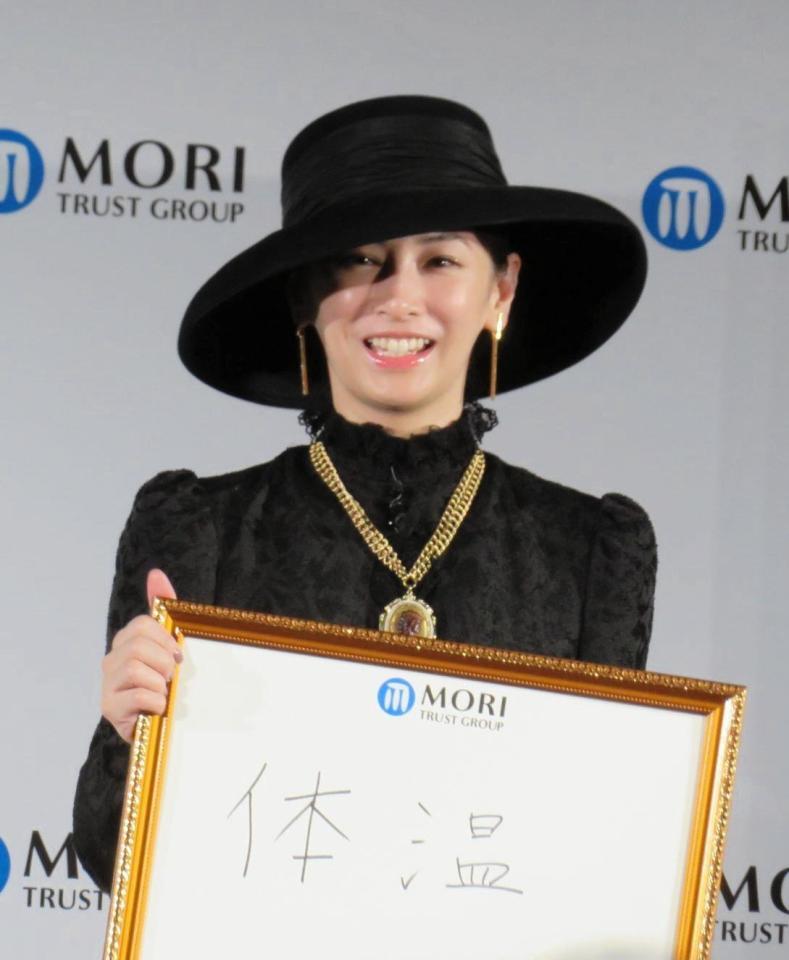 　貴婦人に扮（ふん）して登場した北川景子