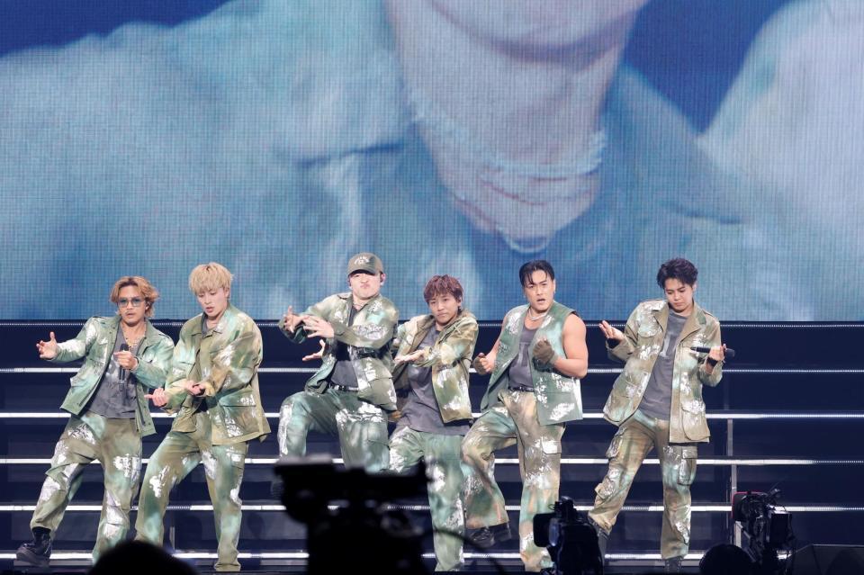 　ステージで躍動した（左から）数原龍友、白濱亜嵐、佐野玲於、小森隼、中務裕太、片寄涼太