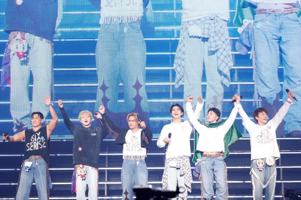 　ツアーを完走したＧＥＮＥＲＡＴＩＯＮＳの（左から）中務裕太、白濱亜嵐、数原龍友、片寄涼太、佐野玲於、小森隼