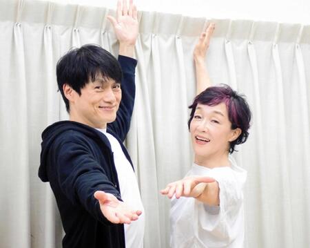 　「わが歌ブギウギ」の公開稽古を行ったキムラ緑子（右）と松村雄基