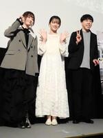 　舞台あいさつを行った（左から）まいきち、中島瑠菜、コウイチ監督