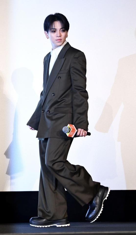 　劇場に入る宮近海斗＝ユナイテッド・シネマ豊洲（撮影・佐藤厚）