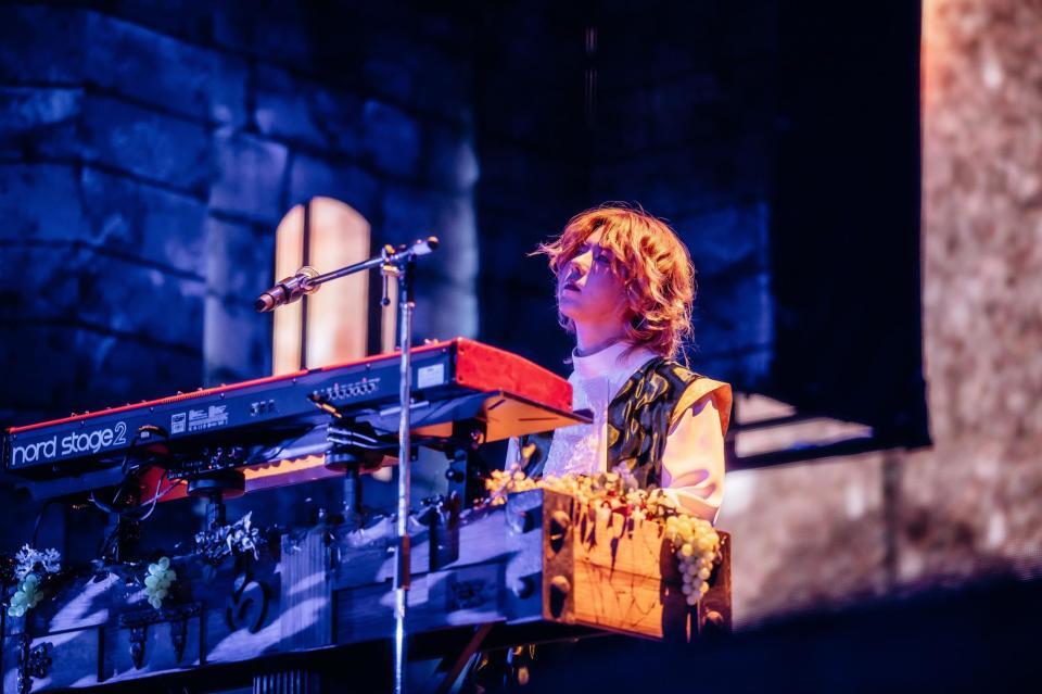 　ステージに立つ藤澤涼架（撮影・Ｊｏｒｄａｎ　Ｍｕｎｎｓ）